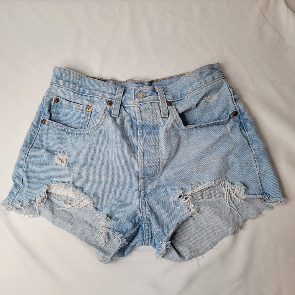 Vtg Levi's 501 Cut Off Denim Shorts Women's 27‎ Light Wash Button Fly Raw Hem